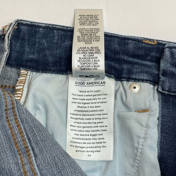 Good American Split Hem Crop Jeans Style GLCSS103T Size 2 /26 - Picture 9 of 11